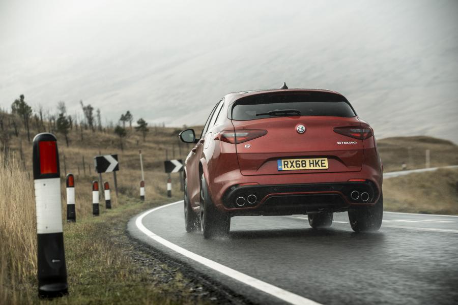  Alfa Romeo Stelvio Quadrifoglio (949) 2018 года  (UK) (фото 38 из 59)